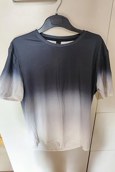 Black and white top — pre-loved on Thrifted.mt