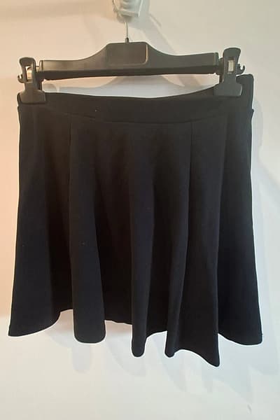 Black Pleated Mini Skater Skirt — pre-loved on Thrifted.mt