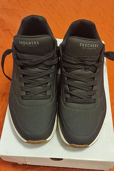 Skechers Uno Stand on Air Men's Trainers Black – EU 46 / UK 11 by Skechers — pre-loved on Thrifted.mt