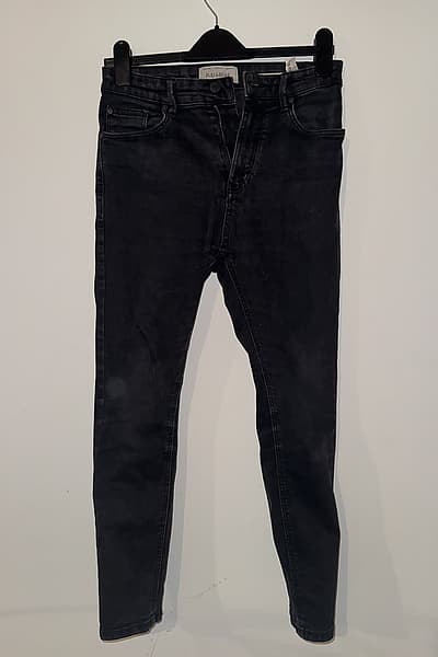 Pull&Bear Black Skinny Fit Jeans by Pull&Bear — pre-loved on Thrifted.mt