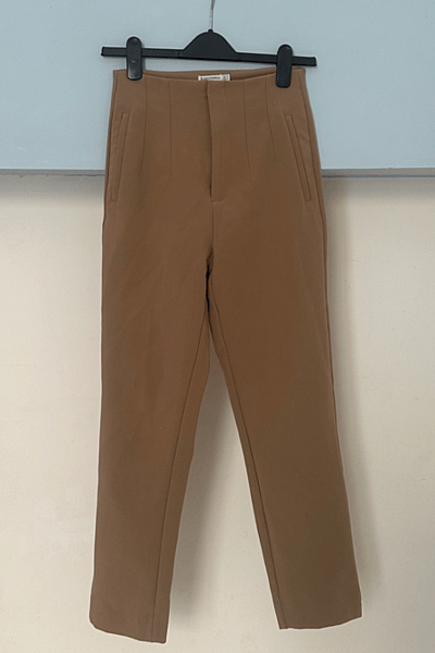 Stradivarius straight high waist pants by Stradivarius — pre-loved on Thrifted.mt