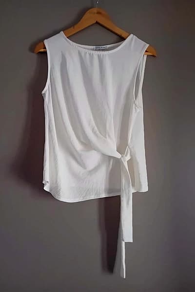 White Sleeveless Tie Detail Top — pre-loved on Thrifted.mt