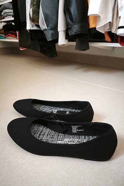 Black Classic Ballet Flats by George — pre-loved on Thrifted.mt