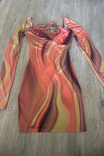 Abstract print mini dress — pre-loved on Thrifted.mt