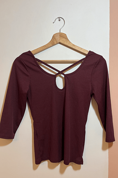 Ribbed Keyhole Cropped Top by New Look — pre-loved on Thrifted.mt
