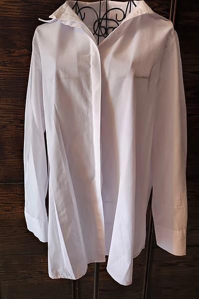 Classic white long sleeve shirt — pre-loved on Thrifted.mt