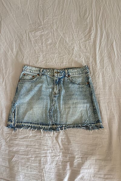 Light Wash Denim Mini Skirt by H&M — pre-loved on Thrifted.mt