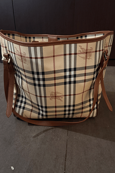 Burberry Check Tote Bag by Burberry — pre-loved on Thrifted.mt
