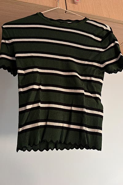 Green striped lettuce-edge top by Zara — pre-loved on Thrifted.mt