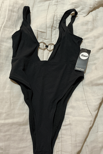Boohoo Ribbed Ring Plunge Swimsuit by Boohoo — pre-loved on Thrifted.mt