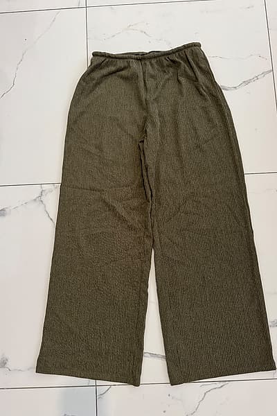 Green Stradivarius wide leg trousers  — pre-loved on Thrifted.mt