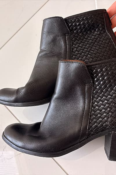 Aldo shoes full leather size 39 by ALDO — pre-loved on Thrifted.mt
