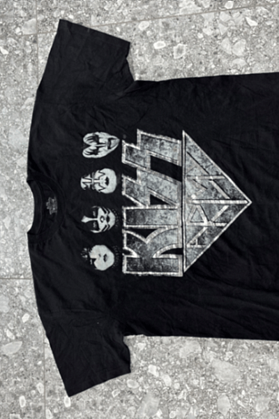 Black KISS band t-shirt — pre-loved on Thrifted.mt