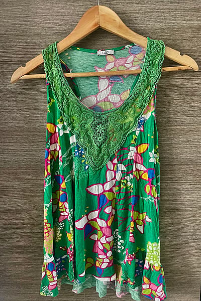 Green Floral Crochet Neck Tunic by Cantao — pre-loved on Thrifted.mt
