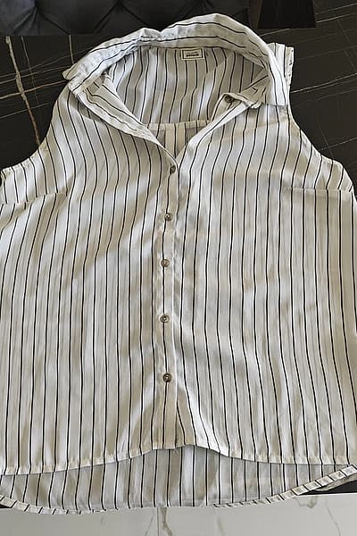 White striped sleeveless button-up — pre-loved on Thrifted.mt