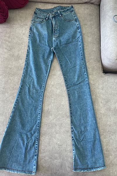 Blue Flare Raw Hem Jeans — pre-loved on Thrifted.mt
