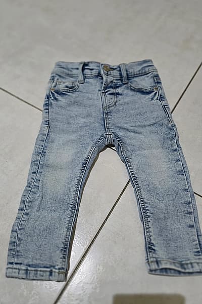 Zara Baby Light Wash Jeans by Zara — pre-loved on Thrifted.mt