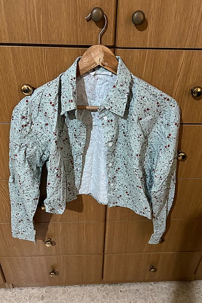Floral button down shirt by Primark — pre-loved on Thrifted.mt