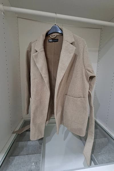 Zara belted beige wool coat by Zara — pre-loved on Thrifted.mt