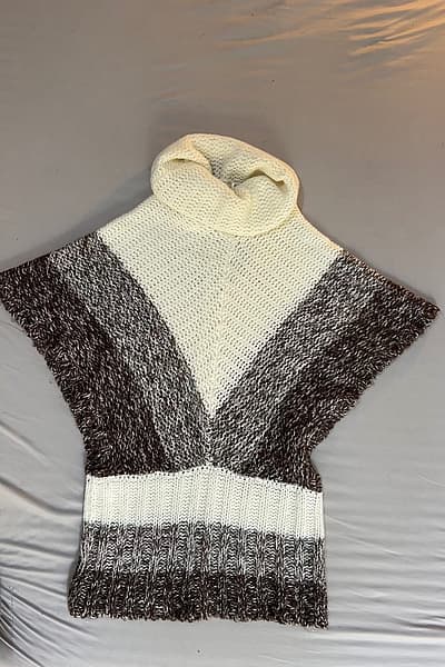Colour-block roll-neck knitted top — pre-loved on Thrifted.mt
