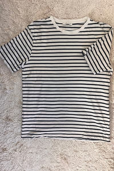 Zara Striped Crew Neck T-Shirt M by Zara — pre-loved on Thrifted.mt