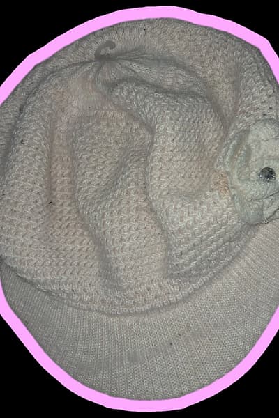 Knit Newsboy Cap with Flower Detail - One Size — pre-loved on Thrifted.mt