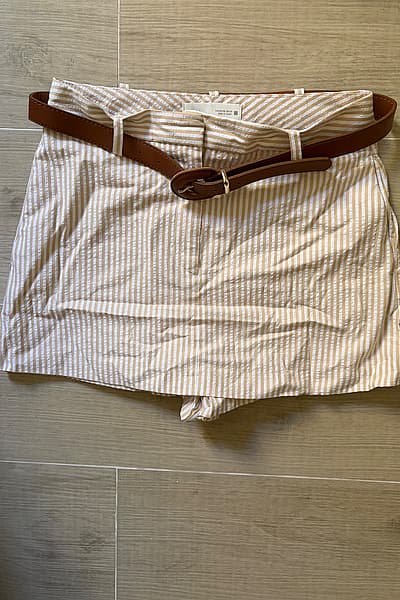 Striped beige high-waisted skort with belt by Zara — pre-loved on Thrifted.mt