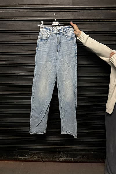 Loose Fit Light Wash Jeans by Alcott Denim — pre-loved on Thrifted.mt