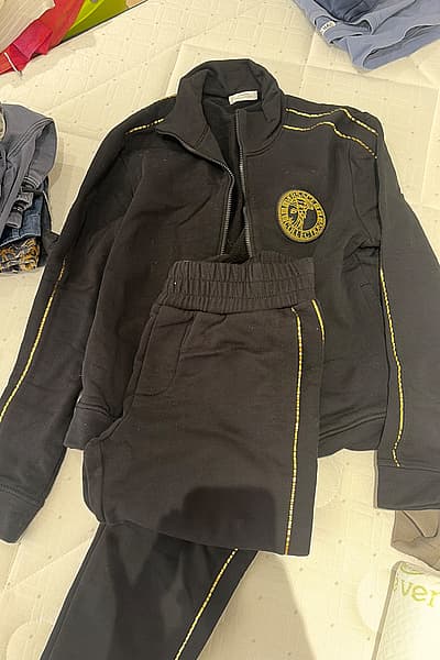 Conjunto de chándal negro de Versace Collection by Versace Collection — pre-loved on Thrifted.mt
