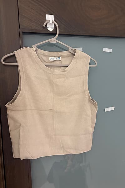 Beige ribbed knit vest top by Primark — pre-loved on Thrifted.mt