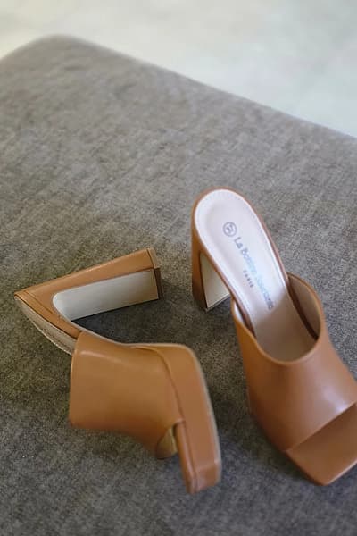Open toe high heel mule by Unbra — pre-loved on Thrifted.mt