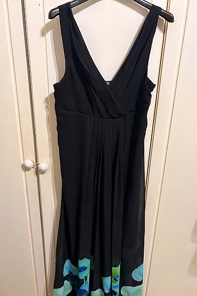 Sandro Ferrone black floral dress by Sandro Ferrone — pre-loved on Thrifted.mt