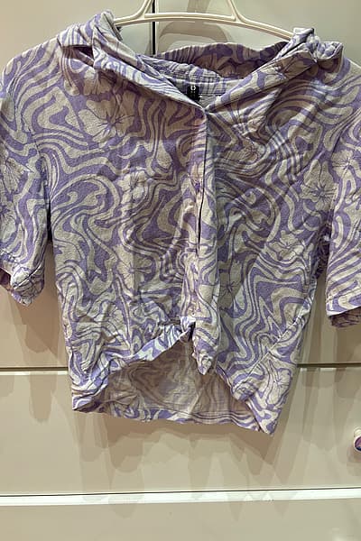 Purple Swirl Patterned Cropped Shirt by H&M — pre-loved on Thrifted.mt