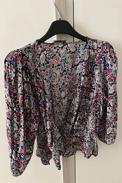 Floral Wrap V-Neck Top — pre-loved on Thrifted.mt