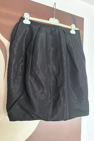 Falda plisada negra de Acne Studios by Acne — pre-loved on Thrifted.mt