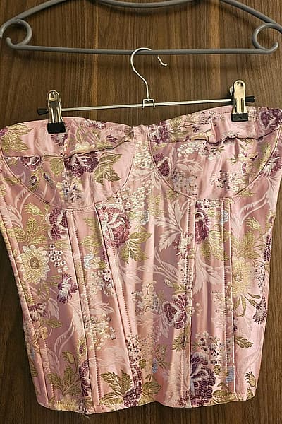 Pretty Little Thing Pink Floral Jacquard Corset Top by PRETTYLITTLETHING — pre-loved on Thrifted.mt