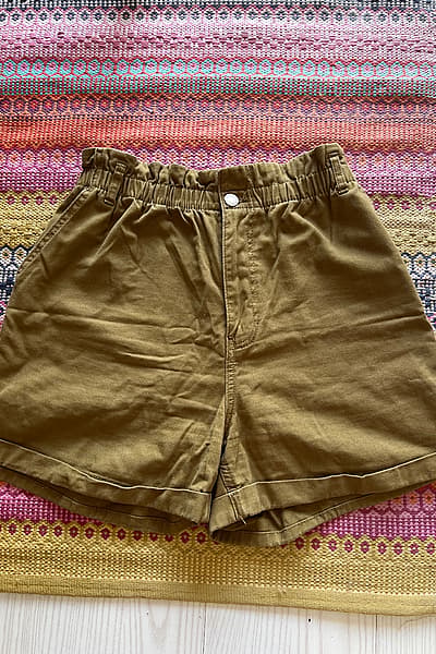 Olive shorts by Terranova — pre-loved on Thrifted.mt