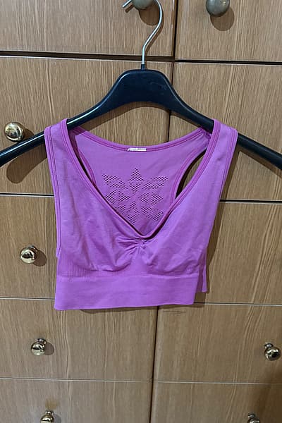 Pink Activewear Crop Top — pre-loved on Thrifted.mt