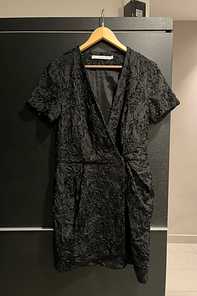Textured black short sleeve dress by & Other Stories — pre-loved on Thrifted.mt