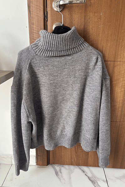 Grey Roll Neck Knitted Sweater — pre-loved on Thrifted.mt