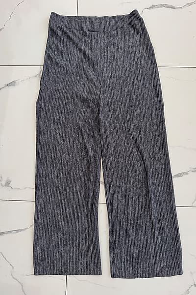 High waist Grey stretchy wide-leg trousers by C&A — pre-loved on Thrifted.mt