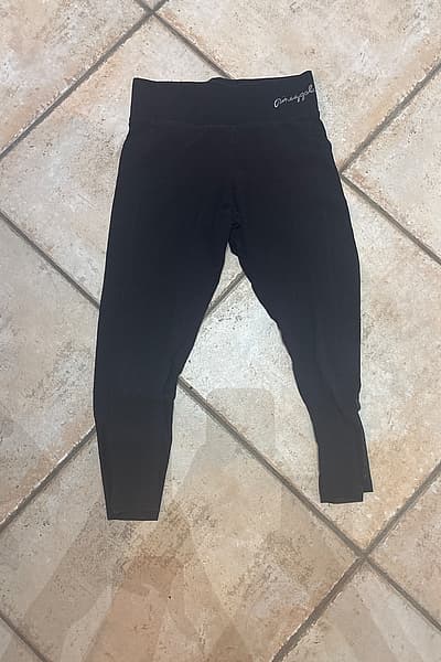 Pineapple black high waisted leggings by Pineapple — pre-loved on Thrifted.mt