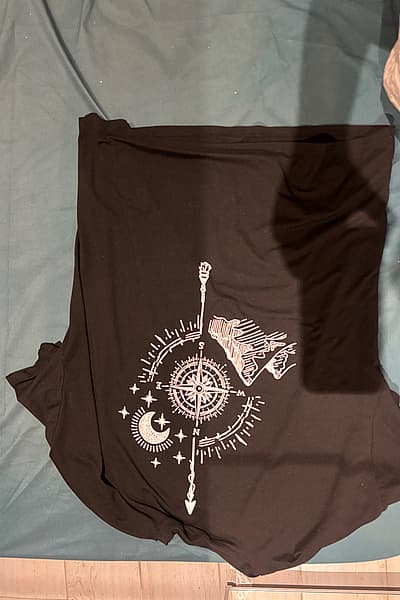 Black Graphic Compass Print T-shirt by Shein — pre-loved on Thrifted.mt