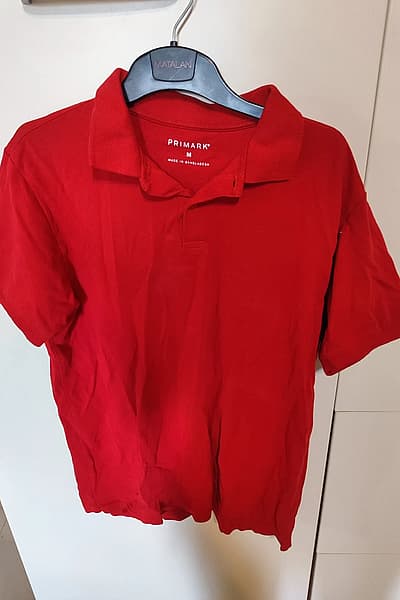 Red polo shirt — pre-loved on Thrifted.mt