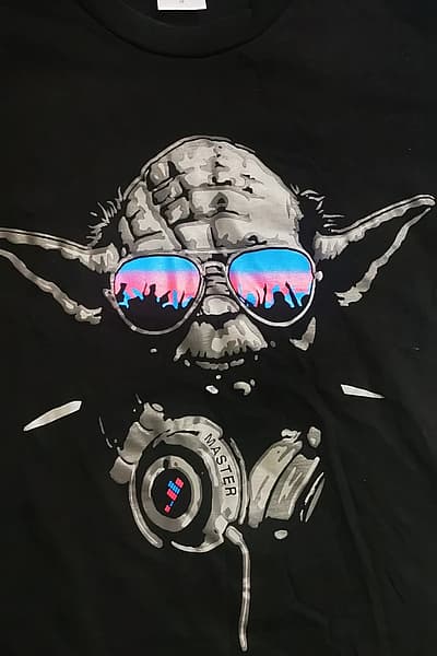 Black t-shirt with printed Yoda, 100% cotton, S men size by Stone Market — pre-loved on Thrifted.mt