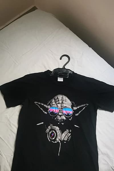 Black t-shirt with printed Yoda, 100% cotton, S men size by Stone Market — pre-loved on Thrifted.mt