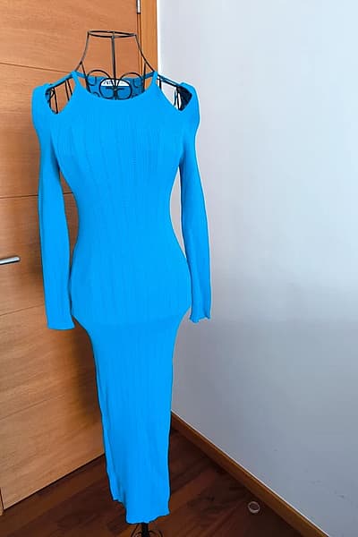 Zara bright blue ribbed dress by Zara — pre-loved on Thrifted.mt
