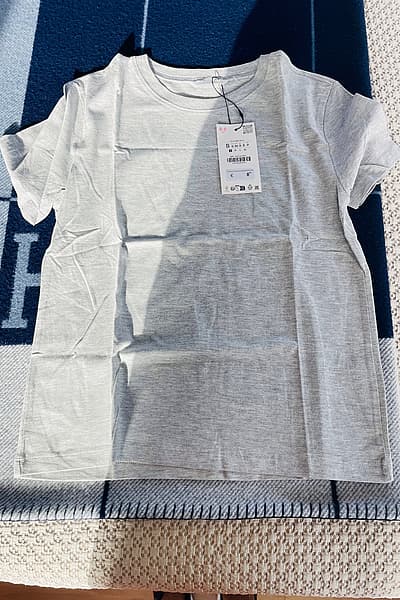 Grey casual crew neck tee by Zara — pre-loved on Thrifted.mt