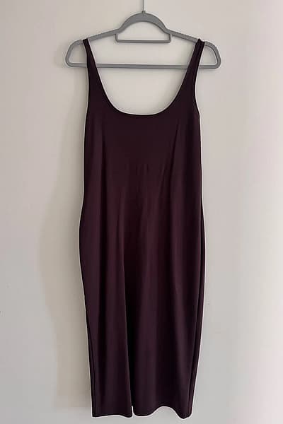 Simple dark burgundy midi dress by Primark — pre-loved on Thrifted.mt