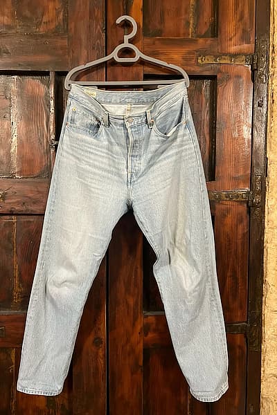 Levi's Light Wash Straight Jeans by Levi's — pre-loved on Thrifted.mt